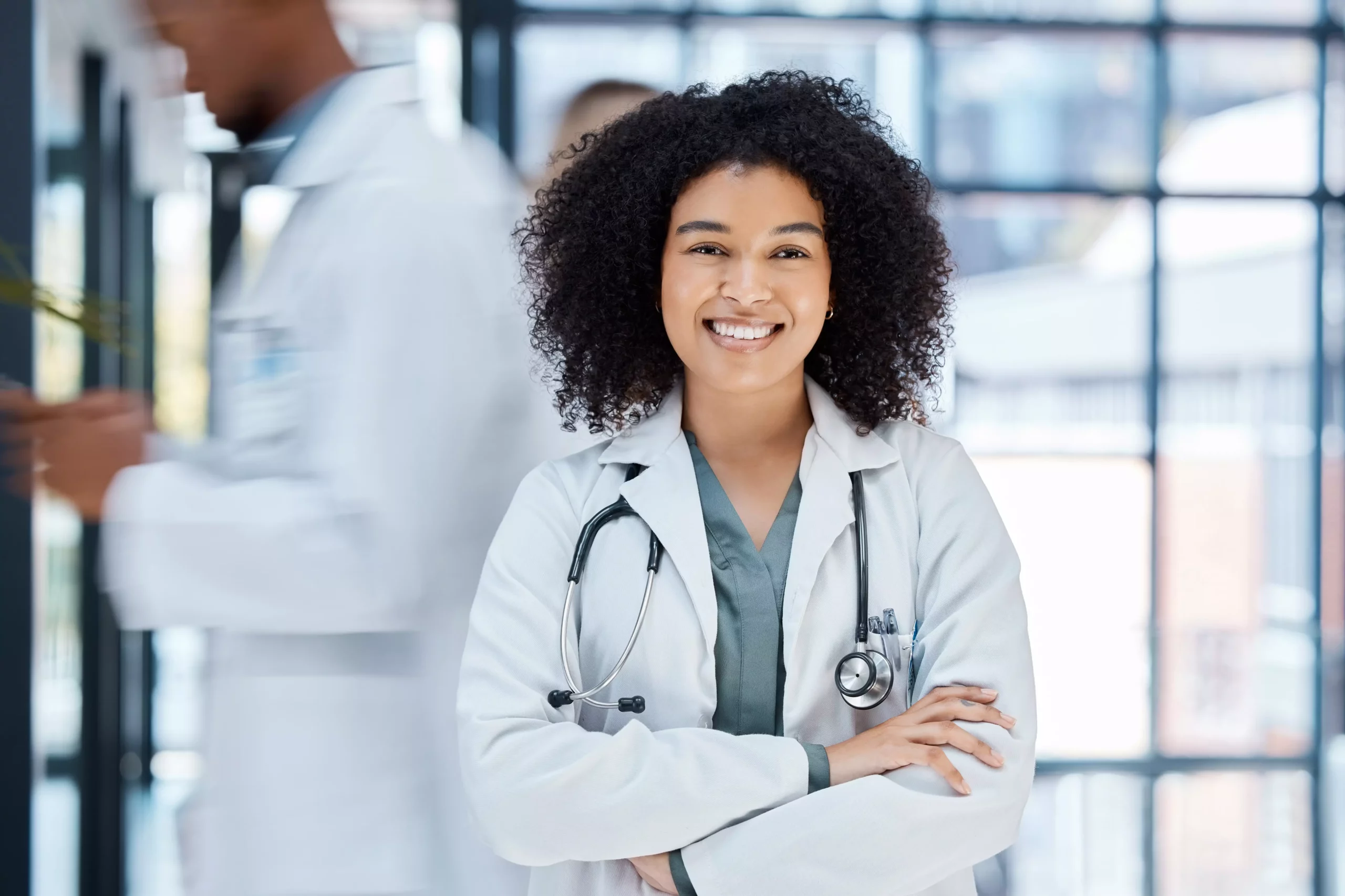Docteur souriante et fière de son métier au cpts